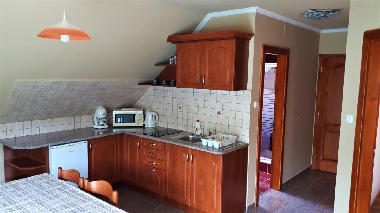 Nefelejcs Fagyizó és Apartmanház Kistolmacs Exterior foto